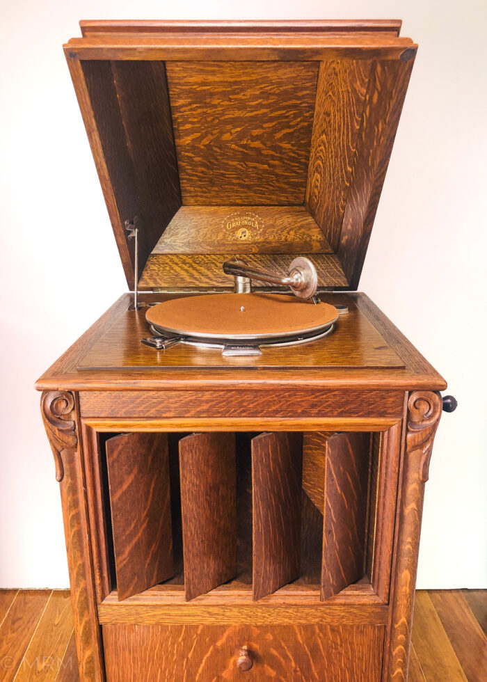 Columbia Grafonola “Mignonette” (Oak) Phonograph c.1917