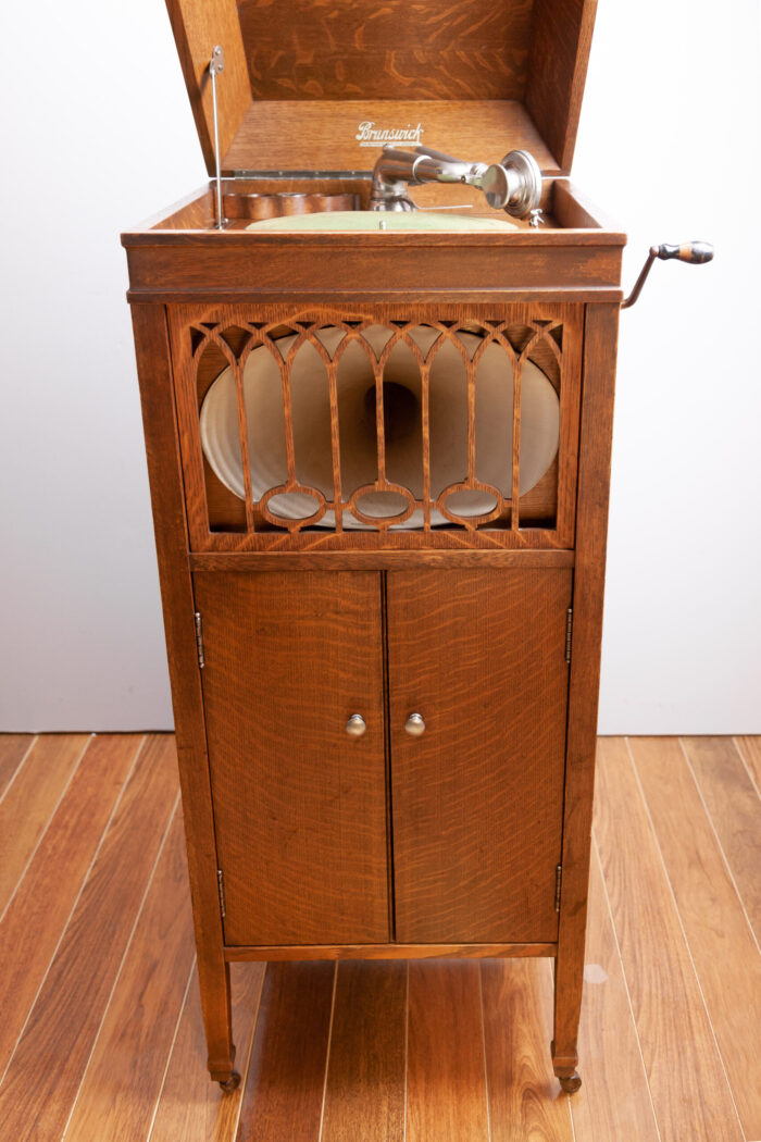 Brunswick 207 Phonograph, Brunswick Oak Phonograph, Brunswick Ultona Phonograph, Brunswick Phonograph with Volume Control, Brunswick Phonograph with Record Storage, Antique Brunswick Phonograph, Vintage Brunswick Phonograph, Edison-Style Phonograph, Victrola-Style Phonograph, Record Player, Gramophone, Phonograph