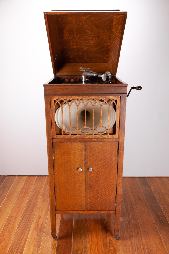 Brunswick 207 Phonograph, Brunswick Oak Phonograph, Brunswick Ultona Phonograph, Brunswick Phonograph with Volume Control, Brunswick Phonograph with Record Storage, Antique Brunswick Phonograph, Vintage Brunswick Phonograph, Edison-Style Phonograph, Victrola-Style Phonograph, Record Player, Gramophone, Phonograph