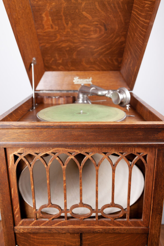 Brunswick 207 Phonograph, Brunswick Oak Phonograph, Brunswick Ultona Phonograph, Brunswick Phonograph with Volume Control, Brunswick Phonograph with Record Storage, Antique Brunswick Phonograph, Vintage Brunswick Phonograph, Edison-Style Phonograph, Victrola-Style Phonograph, Record Player, Gramophone, Phonograph