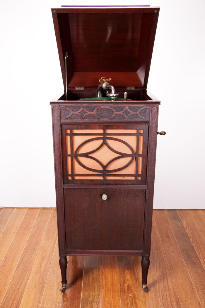 Maison Robert offers a wide selection of Edison Disc phonographs, beautifully restored and in like-new condition. Our phonographs are a unique and historic way to enjoy music, and they are sure to add a touch of elegance to any home.