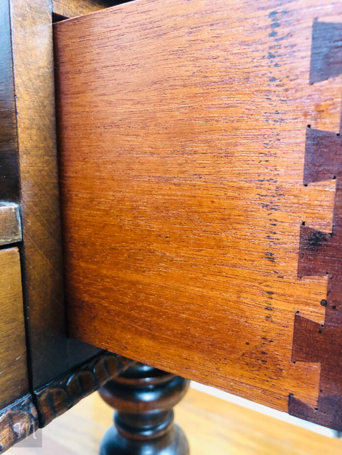 Colonial Mfg.Co @ Maison Robert